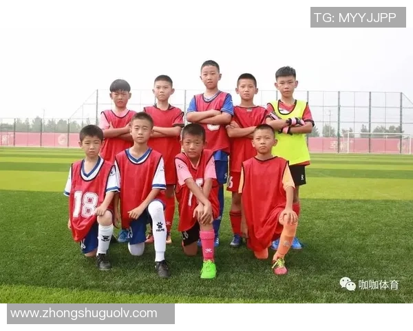 伊利亚斯足球生涯回顾与成就分析 他如何成为未来之星