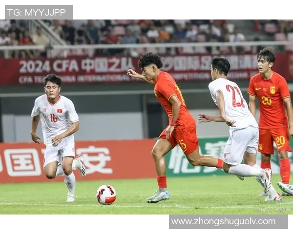 国足球星深度采访:从绿茵场上的拼搏到生活中的挑战与成长 国足球星深度采访:从绿茵场上的拼搏到生活中的挑战与成长