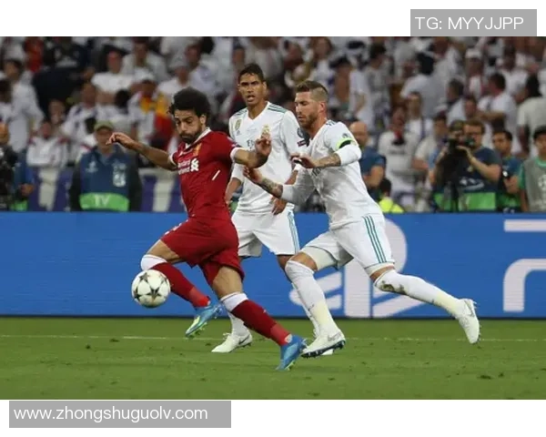 拉莫斯球场英姿壁纸展现不屈精神与传奇魅力