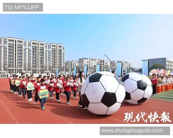 萌力满满的足球小将们用笑容与球技征服球迷心灵