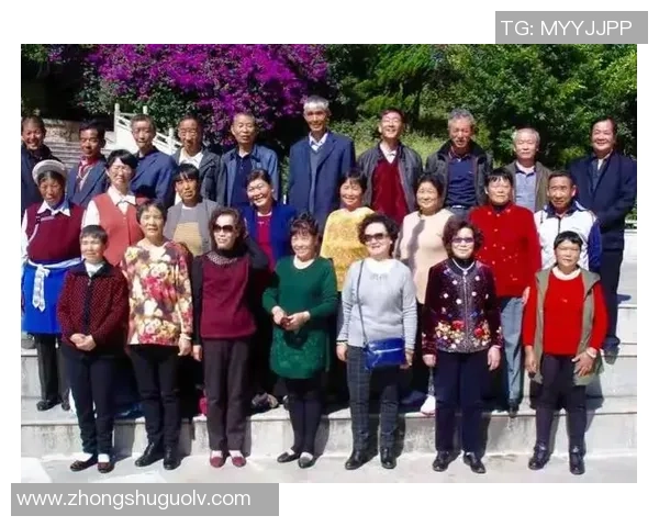 追忆绿茵传奇岁月老球星风采定格永恒瞬间